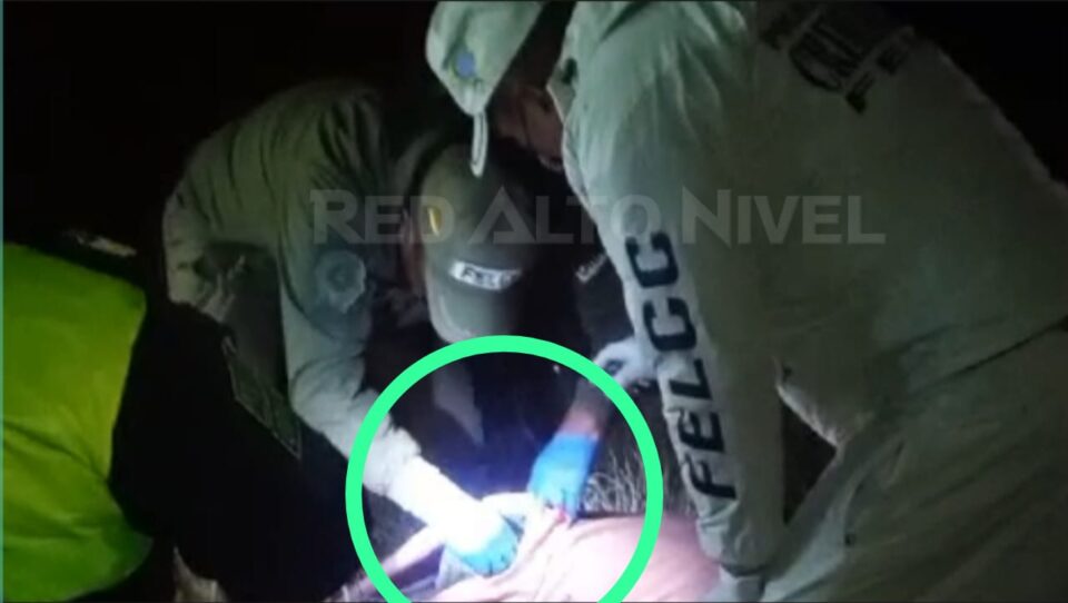 Policía realiza el levantamiento de un cuerpo en San Roque distrito 7 El Alto