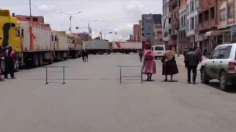 bloquean surtidores en demanda de diésel