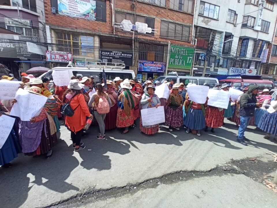 Gremiales Rey de Reyes protestan en el Concejo Municipa