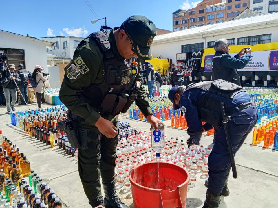 Intendencia destruye bebidas alcohólicas