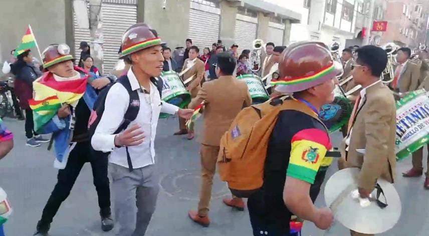 El tiktoker Hilmerazo pide una oportunidad para participar legalmente de la entrada folklórica 16 de Julio