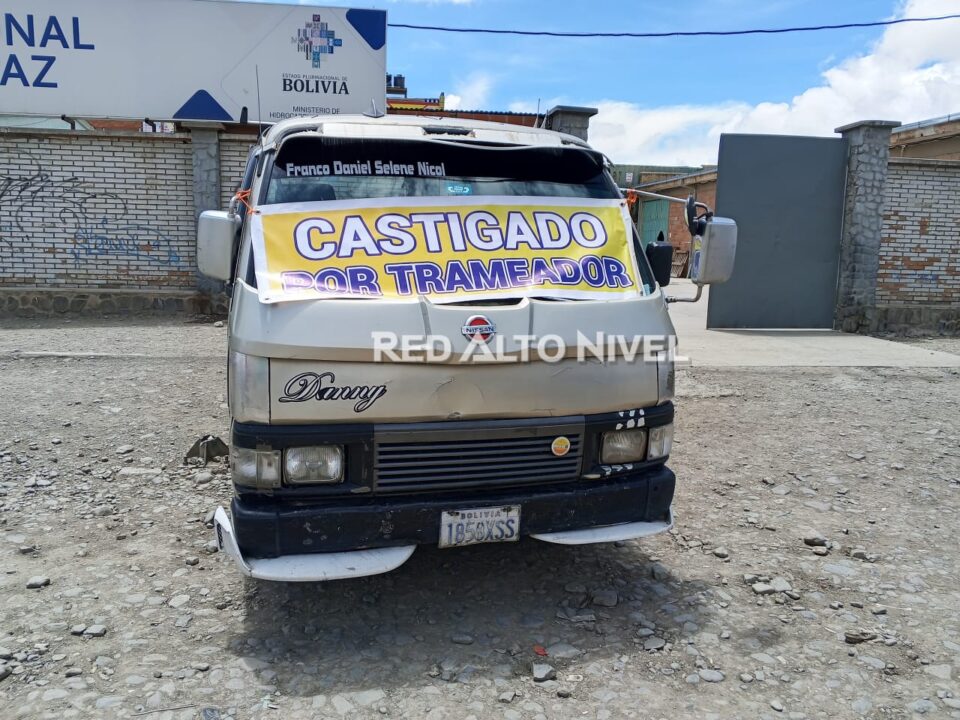 Minibus castigado por trameador
