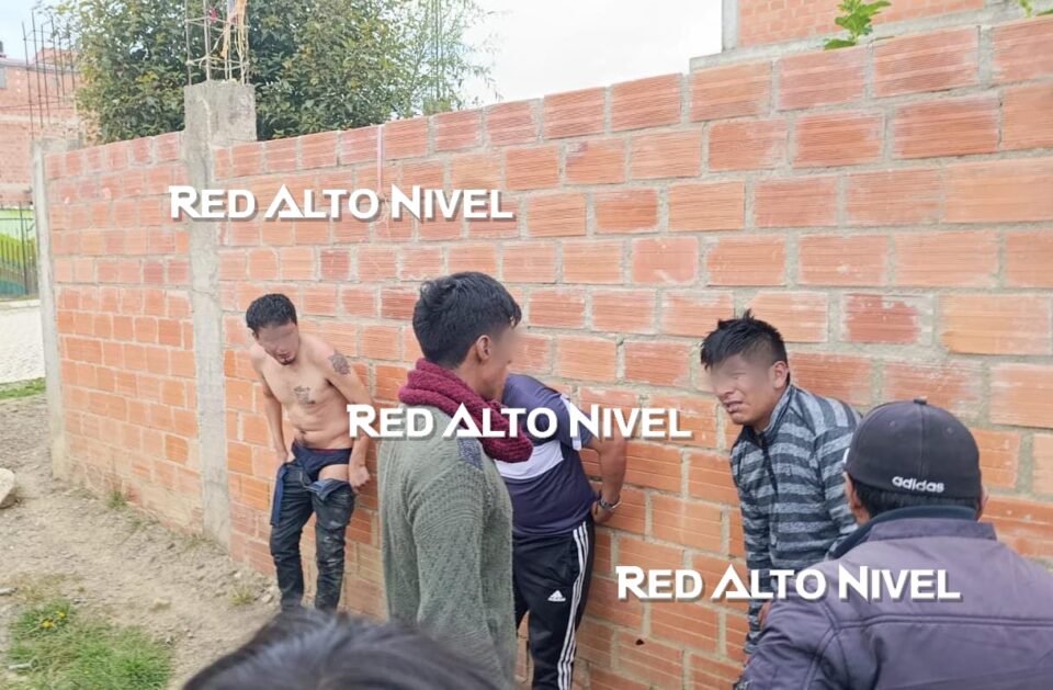 PERUANOS SON SORPRENDIDOS ROBANDO EN EL ALTO