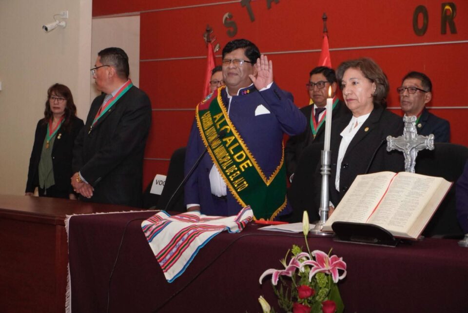 Eliser Roca jura como alcalde de El Alto