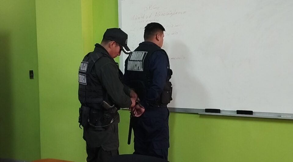 Guardia Municipal es aprehendido en El Alto