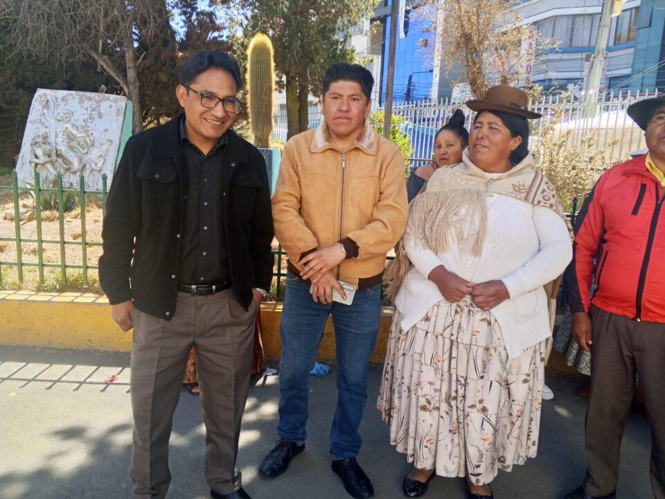 Oscar Elias, Pedro Valda y Nancy Quispe