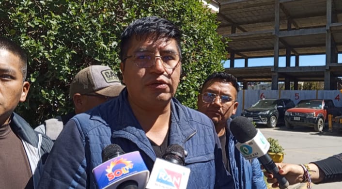 Gabriel Mamani anuncia revocatoria contra Eliser Roca